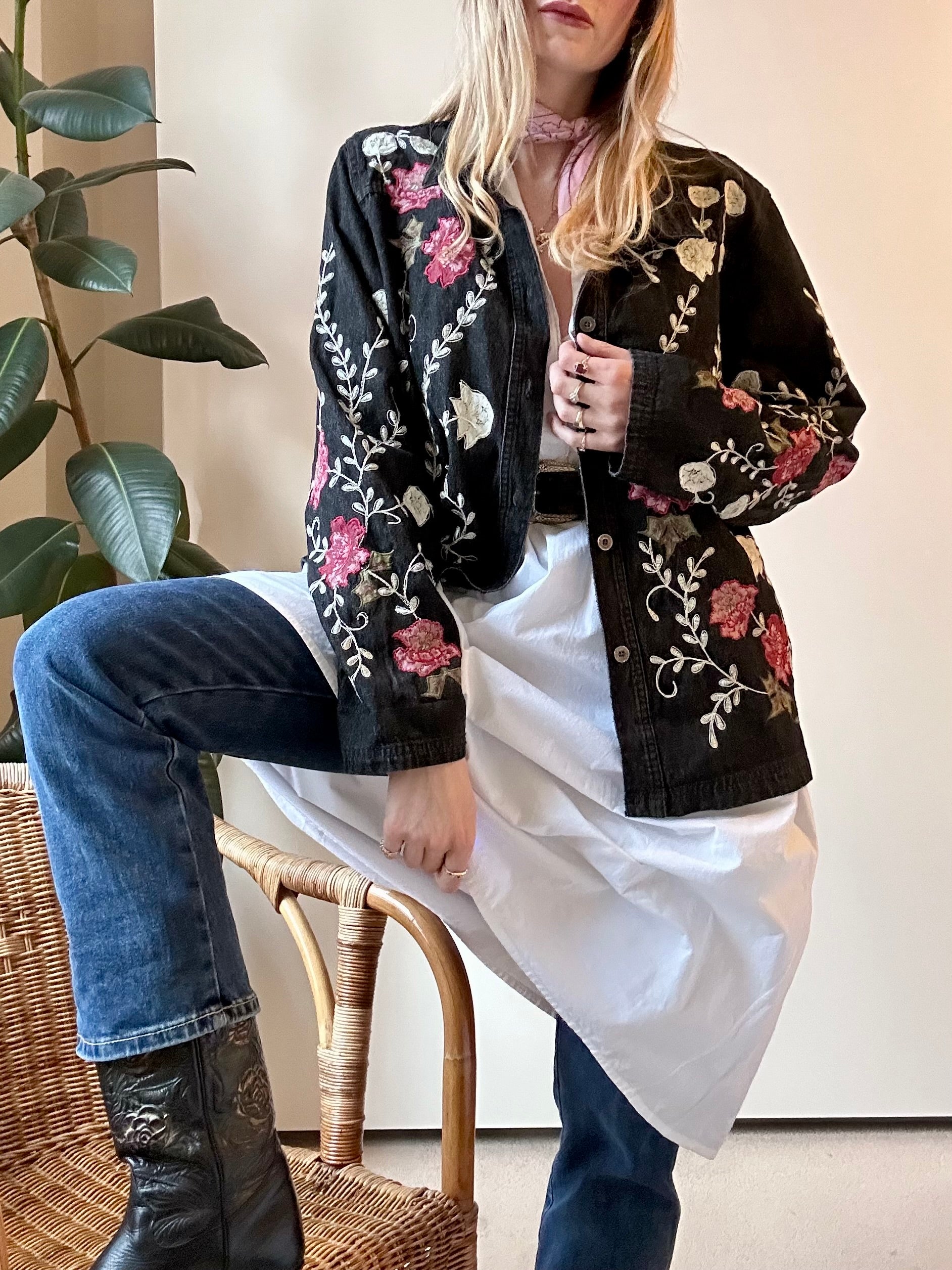 Embroidered Denim jacket - L