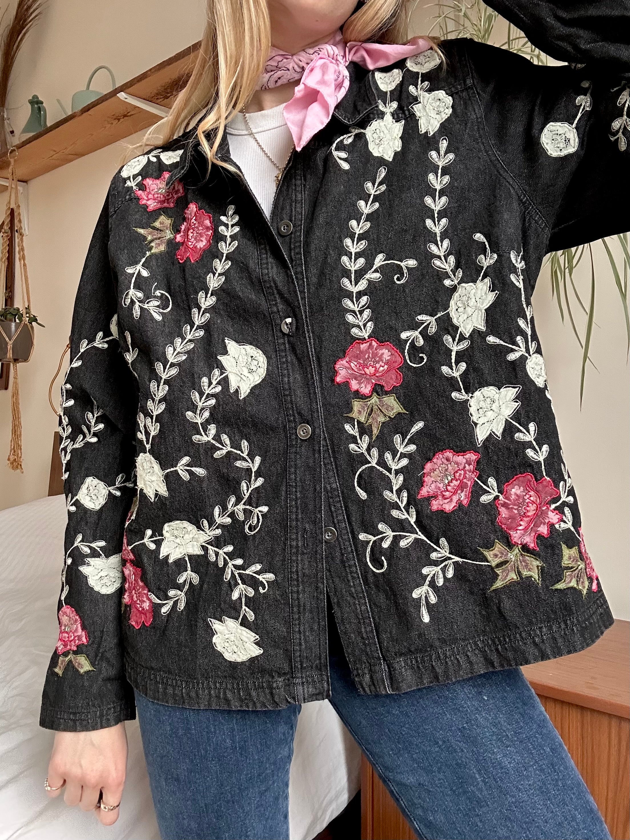 Embroidered Denim jacket - L