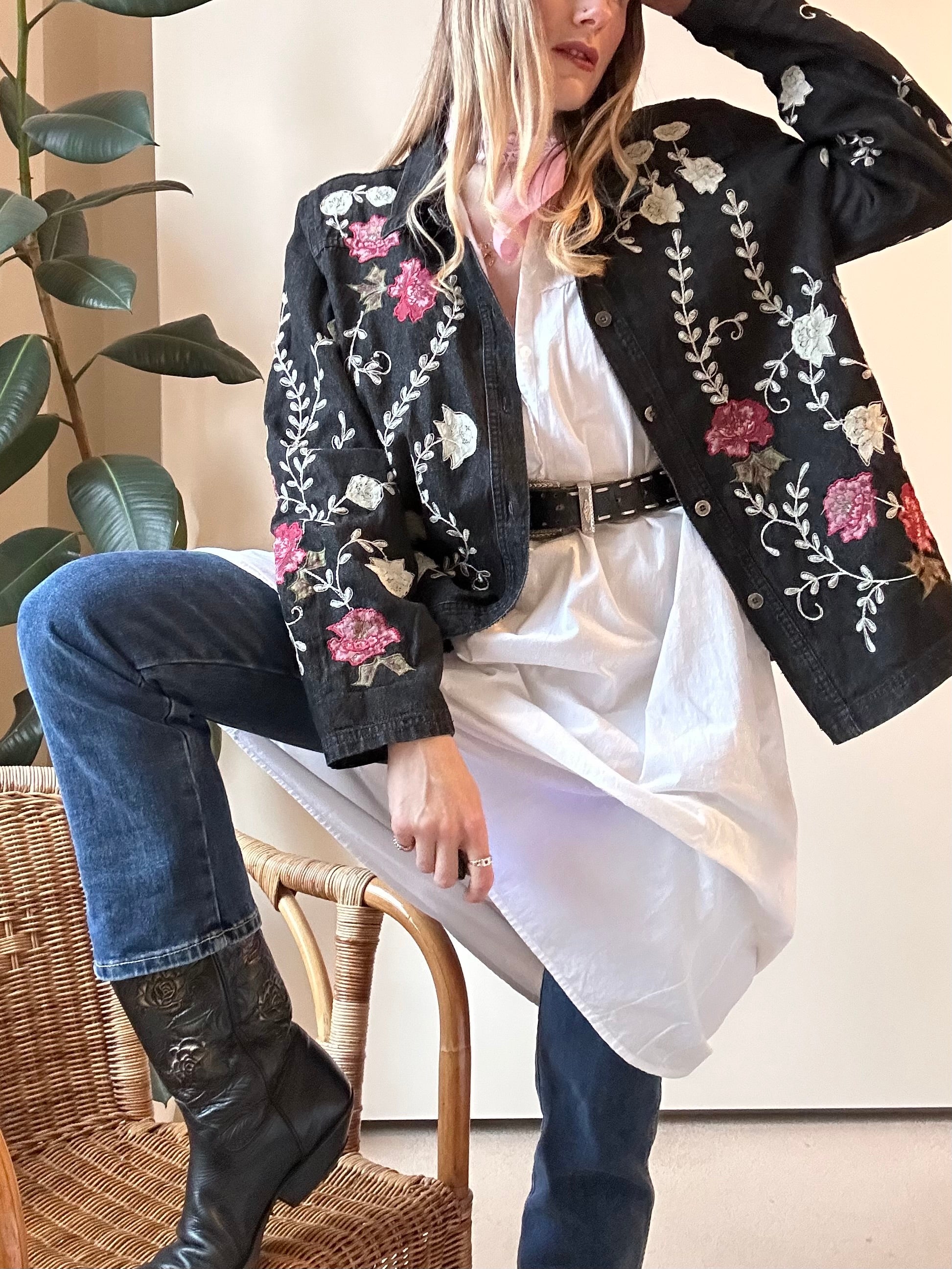 Embroidered Denim jacket - L