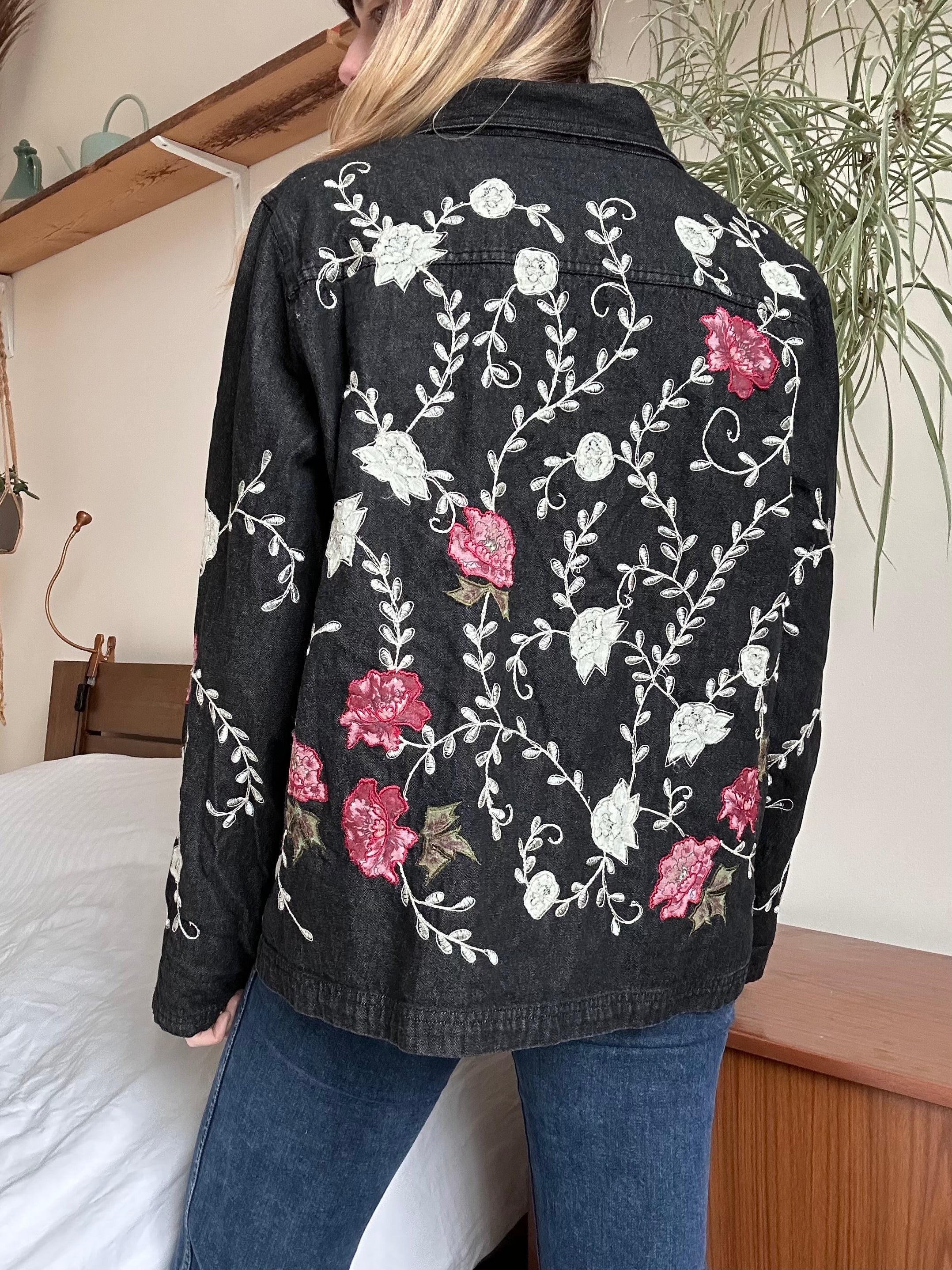 Embroidered Denim jacket - L