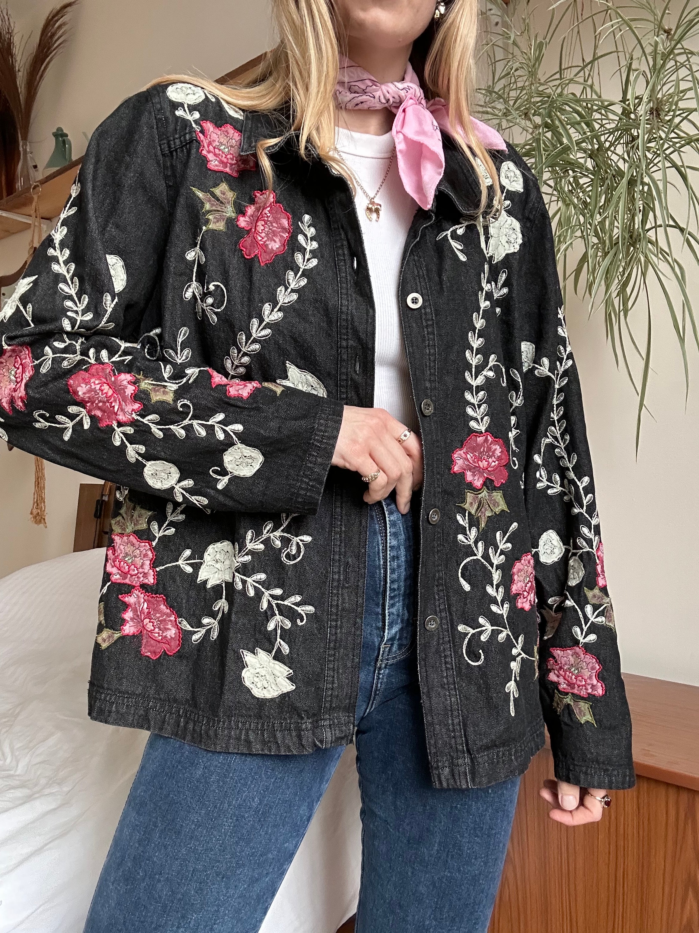 Embroidered Denim jacket - L