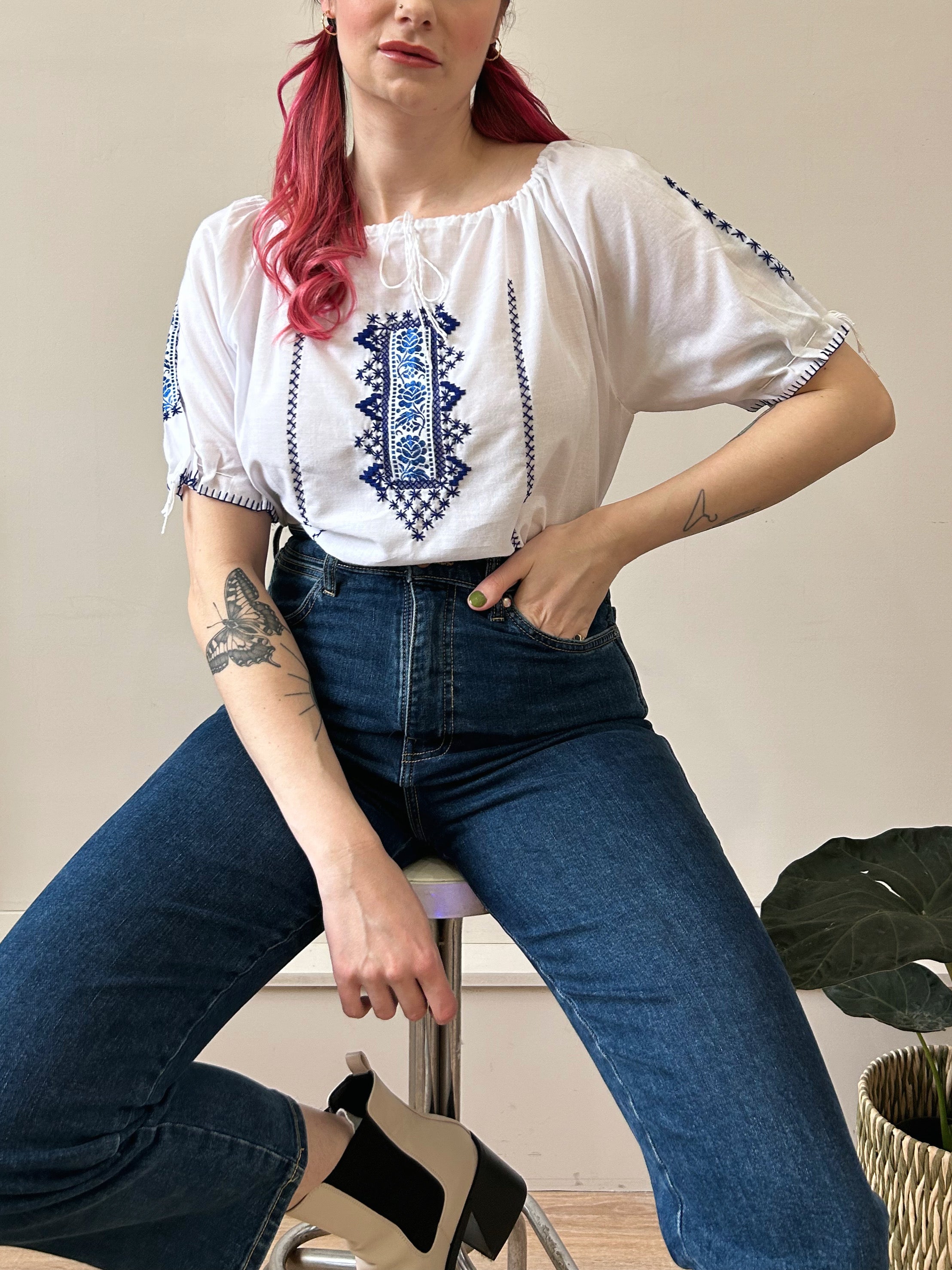 Embroidered blouse - L